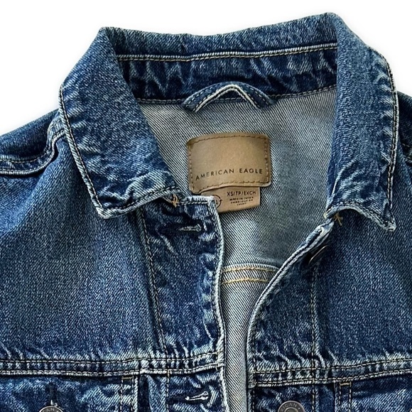 American Eagle Women’s XS Strigid Classic Denim Trucker Jacket - Picture 6 of 8